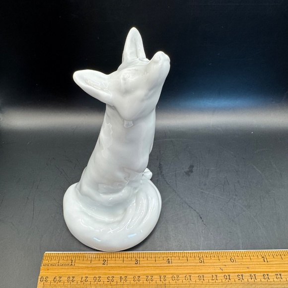Herend Hungary pure white sitting fox porcelain figurine. Excellent condition. - Picture 10 of 11